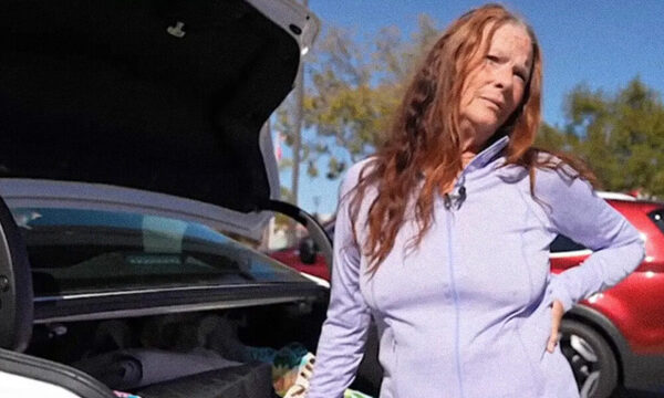 Increíble: Mujer perdió su casa ¡por falso Keanu Reeves!