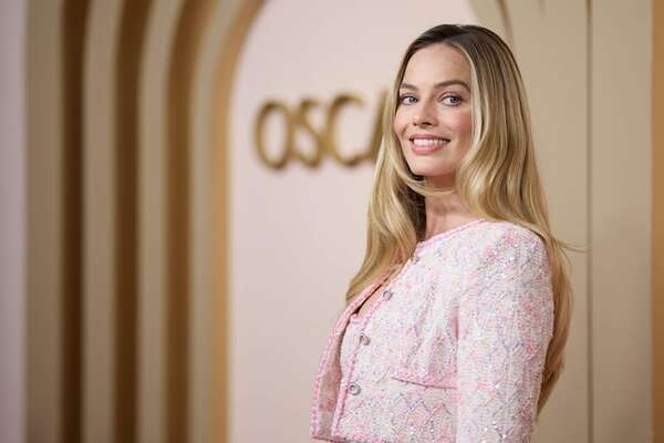 De Margot Robbie a Hailey Bieber, las famosas que fueron mamás en 2024 - Gente - ABC Color
