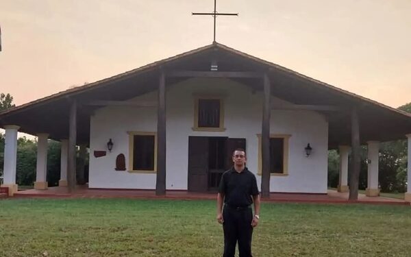 Insólito: Expulsan a pa’i por llevar “una vida incoherente”