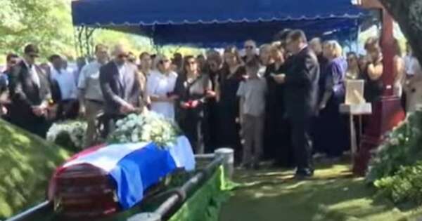 La Nación / Despiden al doctor José Fusillo en medio de agradecimientos y con honores
