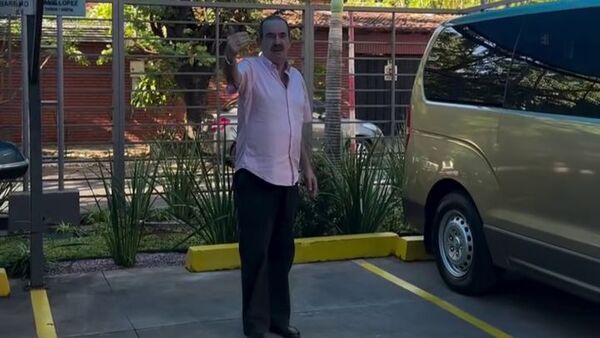 [VIDEO] ¡Mañami! Arturo Rubin se volvió un “cuida coche”