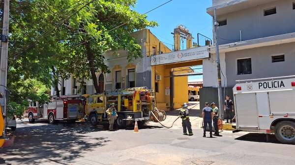 Video: incendio en oficia de la Secretaría de Emergencia Nacional - Nacionales - ABC Color