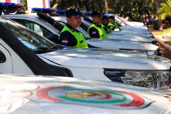 Alto Paraná refuerza la seguridad con la entrega de 20 nuevas patrulleras - trece