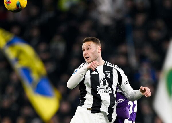 Versus / El partido entre Juventus y Fiorentina fue brevemente interrumpido por insultos racistas