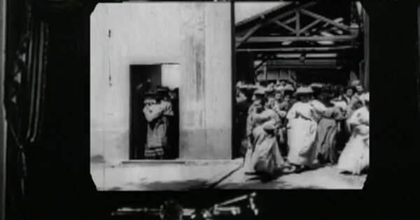 La Nación / Hace 129 años se celebró la primera sesión comercial de cine