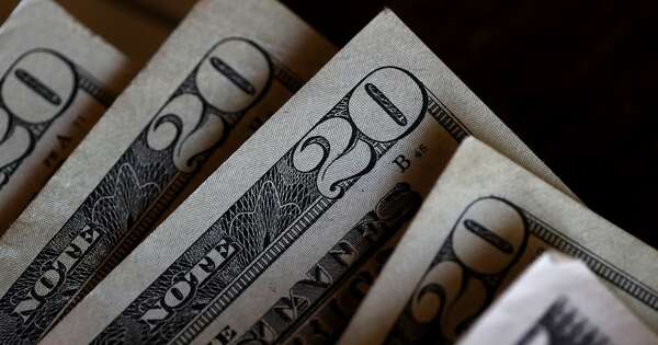La Nación / Dólar cerraría este año sin mayores cambios