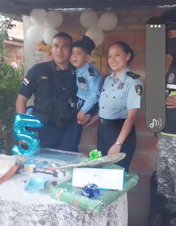 Policías llevan alegría a niño con discapacidad en su cumpleaños
