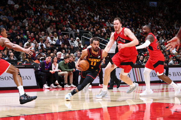 Versus / Trae Young anota 34 puntos en triunfo de Hawks sobre Raptors en la NBA
