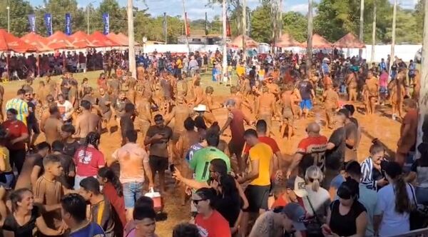 Nueva Londres celebra su tradicional Fiesta del Tuju con más de 70 mil participantes