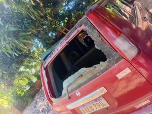 Detienen a mujer que golpeó a su pareja y causó destrozos a su vehículo - Unicanal