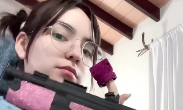 (VIDEO)”Oniichan” tuneó su ametralladora y fue a una “guerra” en la que intervinieron los Lince