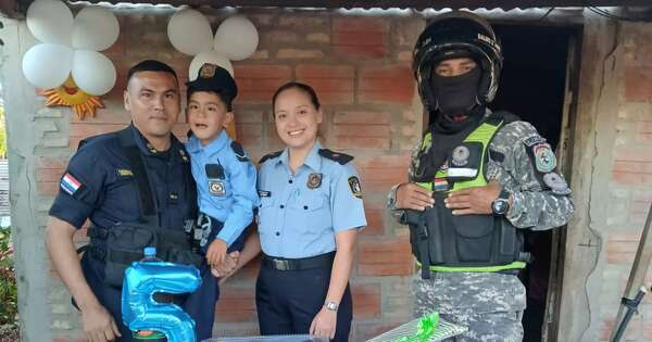 Diario HOY | Policías festejan el cumpleaños de un niño con discapacidad en Concepción