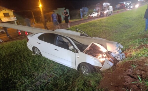 Aparatoso accidente involucró a un bus y dos automóviles