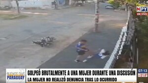 Se arrodilló para pedirle perdón y luego la dejó inconsciente en plena calle