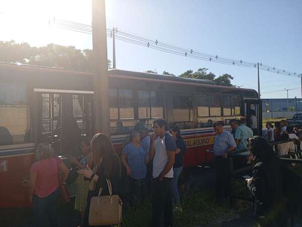 Video: pánico en bus de la Línea 28 por principio de incendio - Nacionales - ABC Color