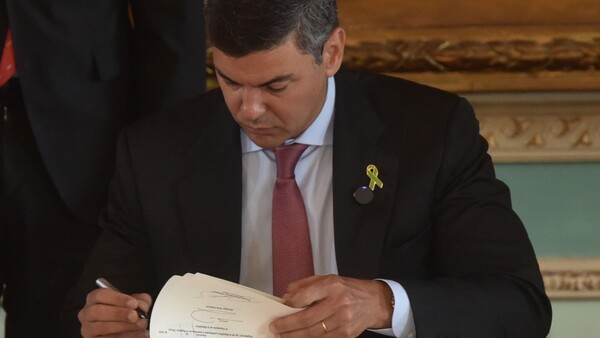 Santiago Peña promulga ley que establece nuevo cálculo para jubilación de aportantes del IPS