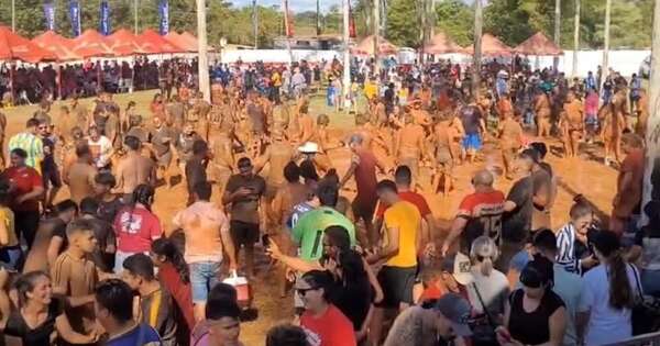 Diario HOY | Barro, música y alegría: más de 70 mil personas participaron en la Fiesta del Tuju