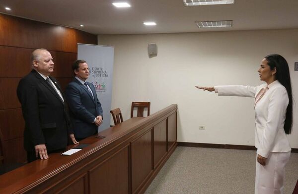 Autoridades judiciales tomaron juramento a nueva agente fiscal