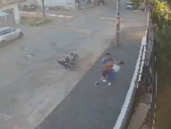 Mujer sufre brutal golpiza por parte de su pareja en Asunción - Unicanal