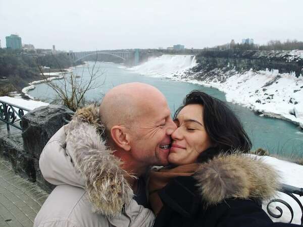 ¡Bruce Willis y Emma Heming cumplieron 17 años de juntos! - Gente - ABC Color