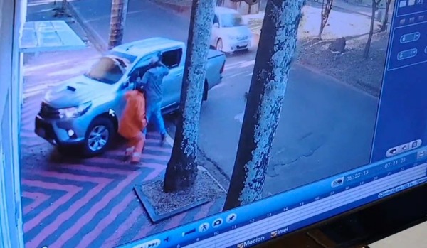Violento asalto a cambista en Encarnación: delincuentes se alzan con USD 10 mil - trece