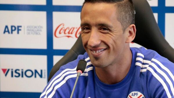 Lucas Barrios anuncia su retiro