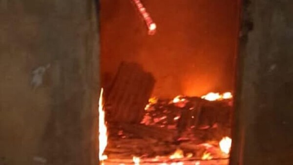 En medio de hechos de violencia, mujer incendia vivienda en la que dormía su pareja