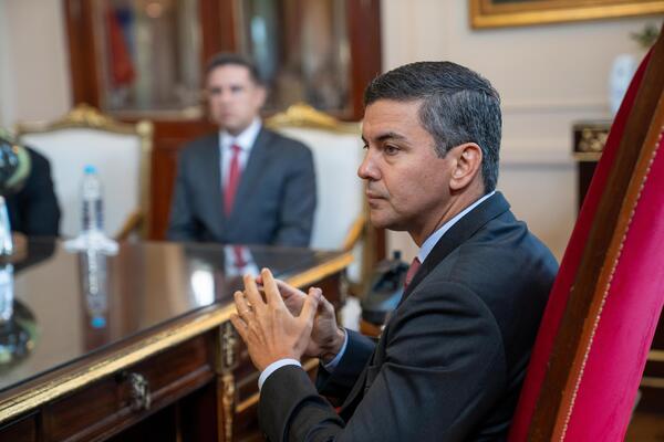 Santiago Peña promulga ley que amplía a 10 años el período de cálculo para la jubilación del IPS - MarketData