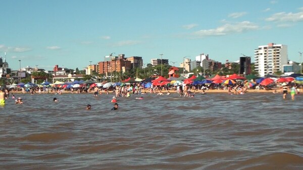 Multitud se congregó en la Playa San José este fin de semana último