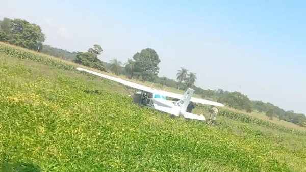 Avión de la Fuerza Aérea Paraguaya realiza aterrizaje de emergencia en Curuguaty - 1000 Noticias