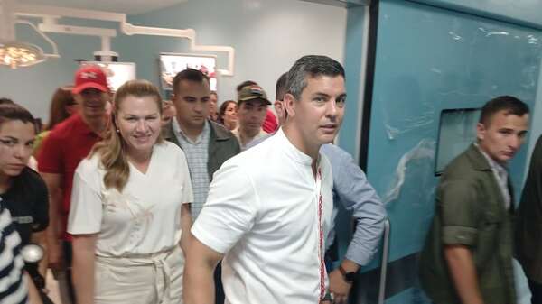 Santiago Peña evita responder sobre gobernadores y exige publicar lo positivo de su gobierno durante su visita a Coronel Oviedo - Nacionales - ABC Color