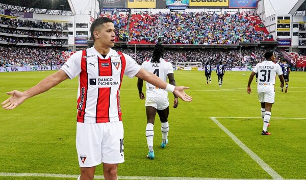 Versus / ¡Impresionante! Alex Arce cumplió su promesa tras un año fenomenal
