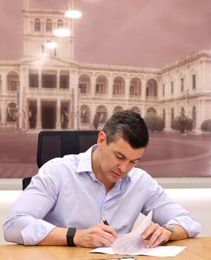 Santiago Peña promulgó la ley que eleva el cálculo jubilatorio de IPS - Unicanal