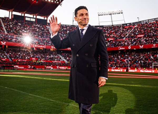 Versus / Un emocionado Jesús Navas se despide del fútbol