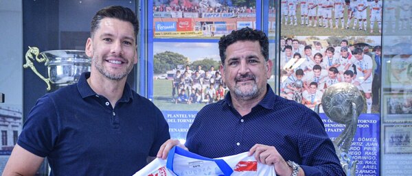 Versus / Gerardo Ortiz ya fue presentado en su nuevo equipo del fútbol paraguayo