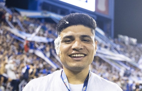 Claudio Aquino ya fue presentado por su nuevo club