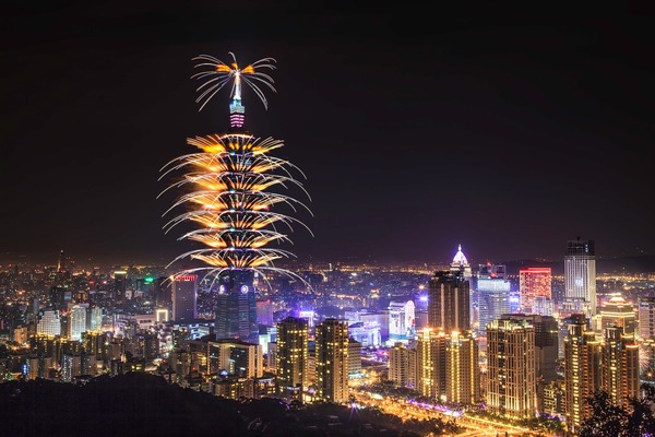 Fuegos Artificiales de Taipei 101: El brillante inicio del Año Nuevo que llega a Paraguay