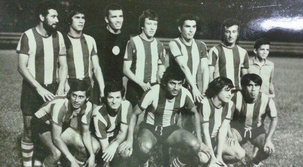 Versus / Cuando Luqueño se hizo internacional a tres horas de año nuevo