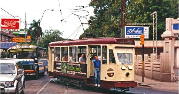 La Nación / El tranvía realizó su último recorrido por las calles asuncenas hace 28 años