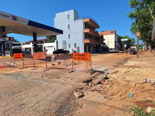 Essap clausura calles de acceso a barrio sanlorenzano, dejando sin alternativas a conductores - Nacionales - ABC Color