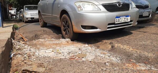 Calles de San Lorenzo siguen en pésimas condiciones, pese a millonarias licitaciones - Nacionales - ABC Color