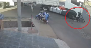 Motociclistas mueren tras chocar contra camión de gran porte en Itauguá - Unicanal