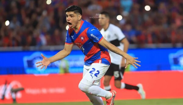 Versus / ¿Sorpresa? Claudio Aquino fue presentado en un grande de Sudamérica