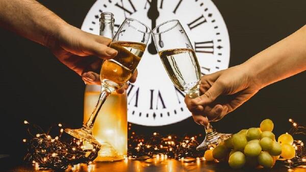 Ritual de Año Nuevo: Las 10 frases que hay que repetir a las 00:00 para "manifestar" un 2025 próspero