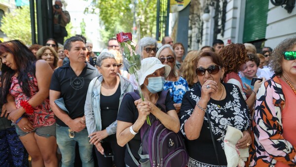 Colegas, familiares y seguidores despiden al periodista Jorge Lanata en Buenos Aires