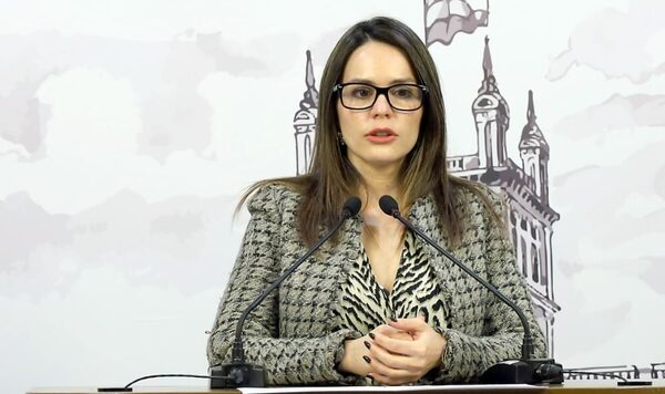 Peña saca a Paula Carro de la Vocería de Gobierno