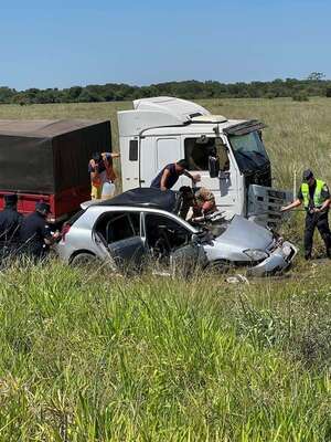 Tragedia en Pilar: dos hermanos fallecidos y una herida grave en choque entre automóvil y tractocamión - Policiales - ABC Color