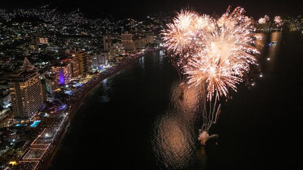 Un espectacular recibimiento al 2025, en el mundo