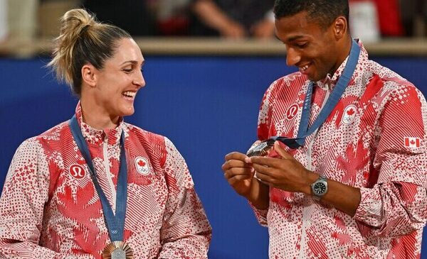 Versus / La canadiense Dabrowski enfrentó tratamiento por cáncer camino al bronce en París-2024