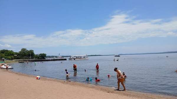 Importante concurrencia de turistas en la playa de San Bernardino - Nacionales - ABC Color